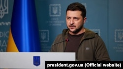 Президент України також звернувся до матерів російських солдатів і закликав перевіряти, чи насправді їхні діти загинули, чи перебувають у полоні