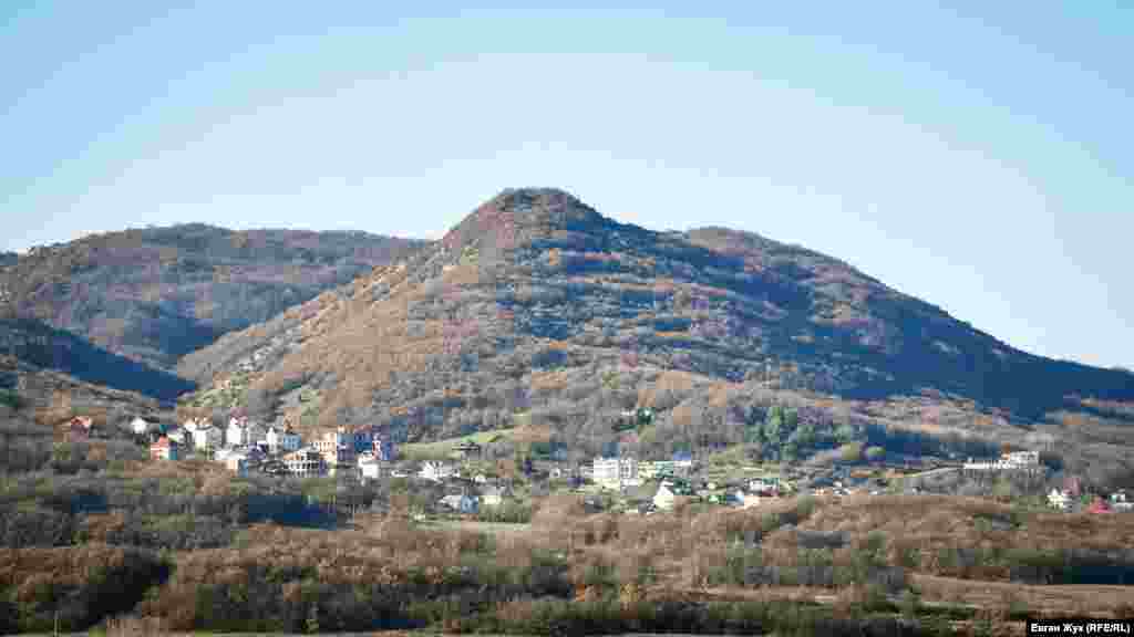 Село Резервное «прижимается» к горам