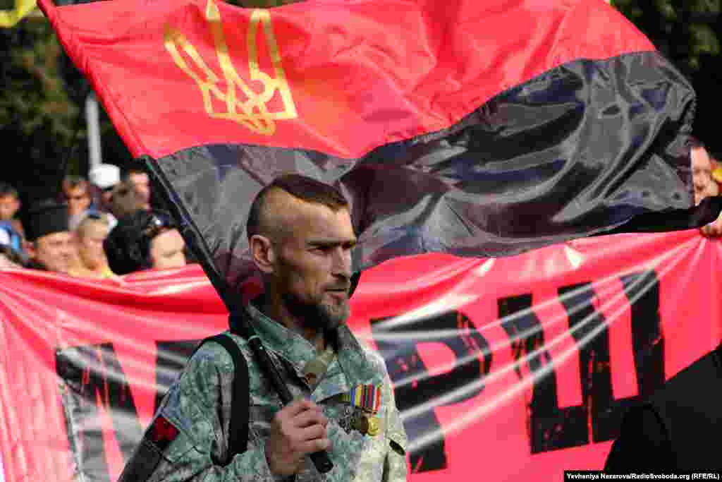 Під час традиційної ходи до Дня Незалежності України в центрі Запоріжжя, 24 серпня 2019 року. НА ЦЮ Ж ТЕМУ