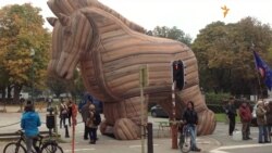 Барикади й Троянський кінь під Єврорадою у Брюсселі Барикади й Троянський кінь під Єврорадою у Брюсселі