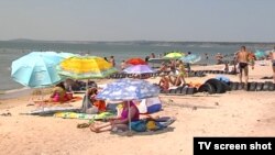 Пляж в окупованому селищі Безіменне