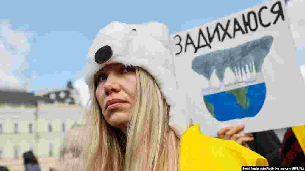 Активісти закликали владу збільшити фінансування на заходи зі скорочення викидів парникових газів, адаптації до зміни клімату тощо. Окрім того, вимагали відмовитися від дотацій на вугільну галузь, закласти гроші на підвищення енергоефективності будівель і розвиток системи державного моніторингу якості повітря