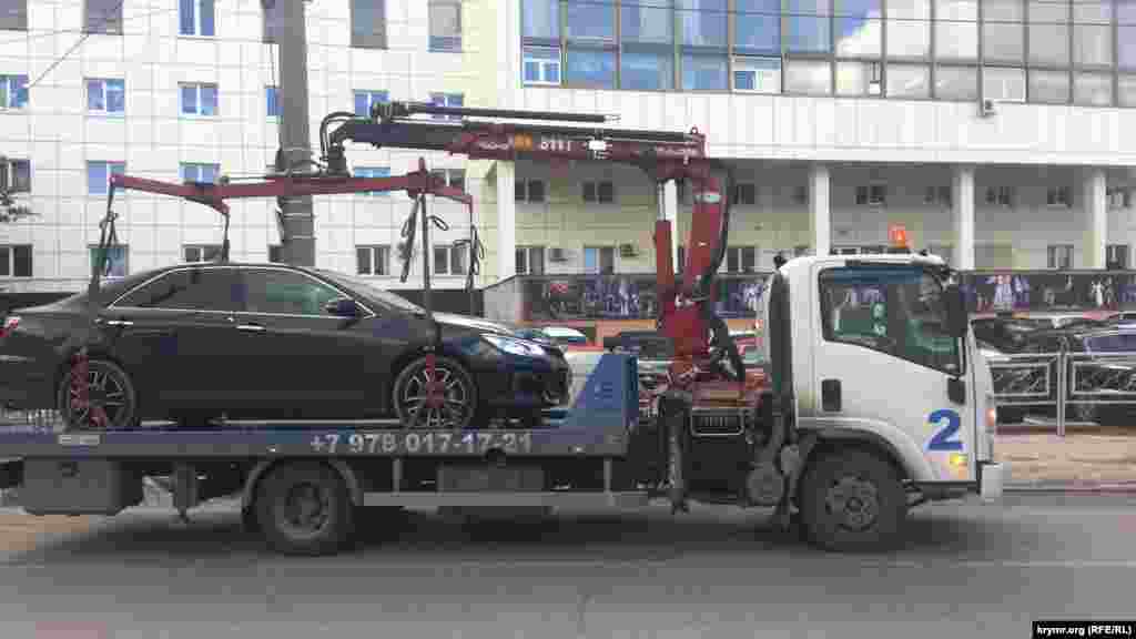 Нынешняя администрация Симферополя теперь намерена запретить двустороннюю парковку транспорта на центральных улицах города – Гоголя, Самокиша и Серова