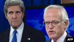 Джон Керри (слева) и Мартин Индик, Вашингтон, 29 июля 2013 г.