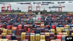 Контейнеры в порту города Нанкин, Китай, 12 августа 2025 года