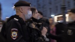Moscow Police Detain Nearly 150 At Protests Against Constitutional Change Moscow Police Detain Nearly 150 At Protests Against Constitutional Change