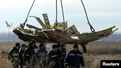 Фрагмент "Боинга", потерпевшего крушение под Донецком