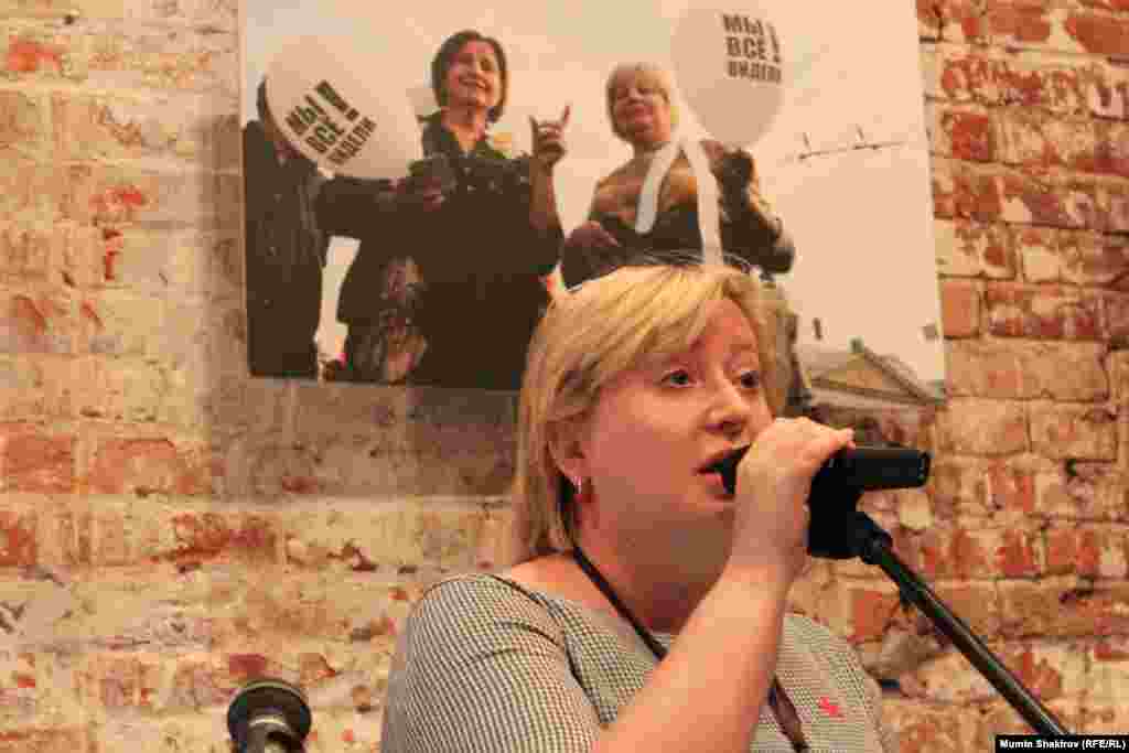 Основатель движения "Русь сидящая" Ольга Романова читает стихи Юрия Нестеренко.  