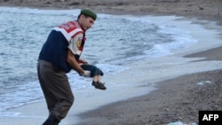 Тело 3-летнего сирийского беженца нашли турецкие спасатели на берегу Эгейского моря