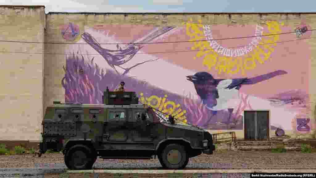 Українські військові на вулицях  Лисичанська, 2 червня 2022 року