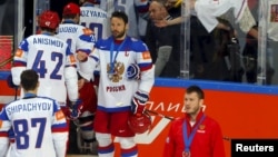 The hockey federation said the 16 participating teams should all be housed in one hotel. (file photo)