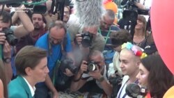 Serbian Prime Minister, Belgrade Mayor Attend Gay Parade Serbian Prime Minister, Belgrade Mayor Attend Gay Parade