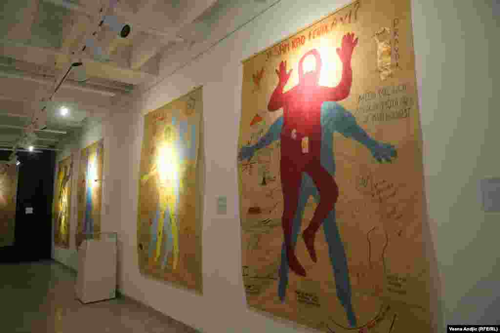 "Ja sam kao feniks", "Moja bol nije moja sramota, ona je moja hrabrost" - samo su neke od poruka žena.