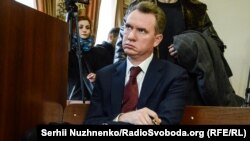 НАБУ повідомило Михайлові Охендовському про підозру в отриманні хабарів в особливо великих розмірах – понад 160 тисяч доларів у грудні 2016 року