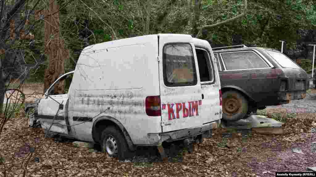 Этот «Крым» на задворках парка никуда больше не поедет