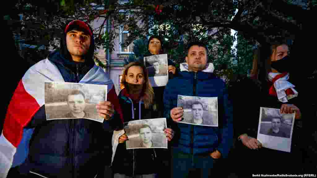 В одній із квартир, відповідно до заяв КДБ, у них вистрілив чоловік, що там перебував, в результаті чого співробітник Комітету держбезпеки був смертельно поранений. «У відповідь вогнем злочинець був знищений. Співробітник від отриманих ран помер», – повідомляє КДБ.