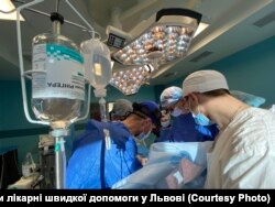 Медики оперують дівчинку з вадами серця