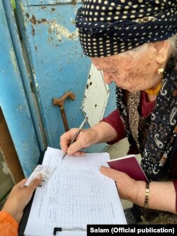 "27 სექტემბერს, სოხუმის დაცემის დღეს, საქართველოს პარლამენტს გადავეცით 27 ათასი მოქალაქის ხელმოწერა, გვწამდა, რომ დეოკუპაცია სწორედ ამ პროცესით იწყებოდა..."