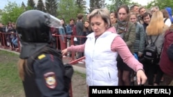 Во время акции протеста против строительства храма в сквере, Екатеринбург, май 2019 года