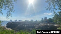 Засыпанный залив у "Ривьеры". Фото сделано 20 июня.