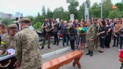 «Зберіг життя усіх своїх хлопців, але загинув сам»: прощання із Євгеном Олефіренком (відео) «Зберіг життя усіх своїх хлопців, але загинув сам»: прощання із Євгеном Олефіренком (відео)