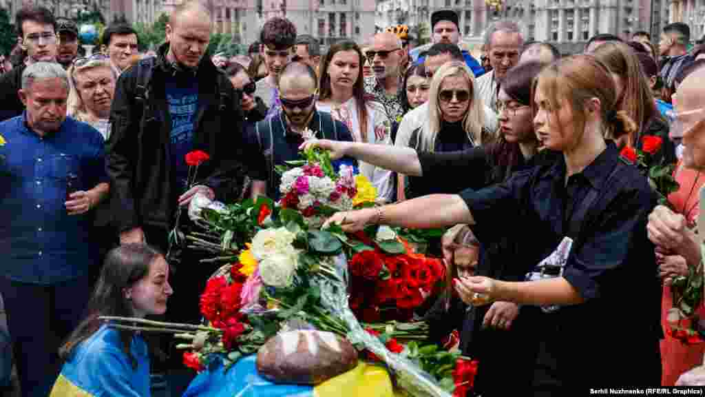 Прощання з Романом Ратушним на майдані Незалежності 