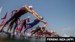 До програми чемпіонату світу з водних видів спорту входять плавання, водне поло, стрибки у воду, плавання на відкритій воді, синхронне плавання та хай-дайвінг (фото ілюстраційне)