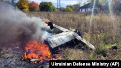 Уламки російської ракети, збитої українською ППО. Село Кіпті на Чернігівщині, 19 жовтня 2022 року. У цей день російські війська обстріляли 25 населених пунктів