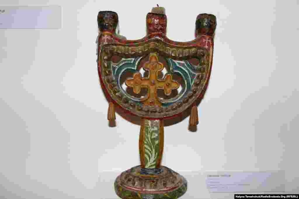 Дерев’яні свічники-трійці