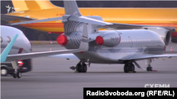 Літак, яким користуються брати Суркіси