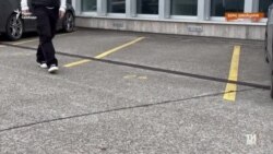 В 15 років – робочий контракт і власний рахунок у банку. Як українські підлітки працевлаштовуються у Швейцарії (відео) В 15 років – робочий контракт і власний рахунок у банку. Як українські підлітки працевлаштовуються у Швейцарії (відео)