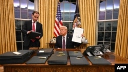 В указі, серед іншого, йдеться про те, що ВООЗ «продовжує вимагати від США несправедливо обтяжливих платежів, які значно не пропорційні нарахованим платежам інших країн».