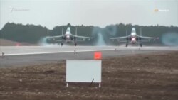 Российские истребители приземлились в Севастополе (видео) Российские истребители приземлились в Севастополе (видео)