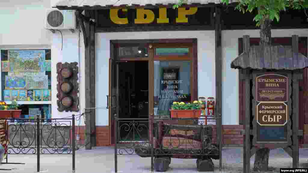 Пока никого не прельщают крымские вина и местный фермерский сыр