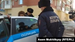 21 березня між учасниками мітингу і прихильником перейменування почалася словесна перепалка. Після цього поліція втрутилася і затримала кількох протестувальників