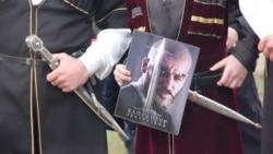 На могиле Байсангура установили новую стелу На могиле Байсангура установили новую стелу