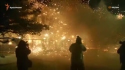 Посольство Росії у Києві обстріляли феєрверками (відео) Посольство Росії у Києві обстріляли феєрверками (відео)