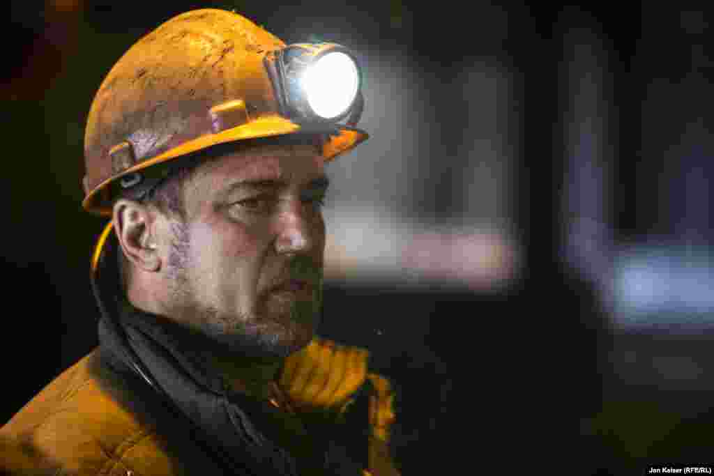 Юрий Циленко – бригадир-проходчик. В Арктике уже почти 17 лет. Он приехал из Украины заработать денег на дом или машину, а заработав, уехать назад не смог. "Если прожил тут больше двух лет, то ты уже частичка Севера", – говорит Циленко.