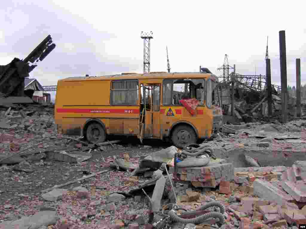 Вид шахты "Распадская" после взрыва.