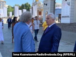 Перший президент України Леонід Кравчук (справа)