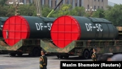 Китай показа ядрените си ракети DF-5C по време на военния парад по случай 80-годишнината от края на Втората световна война в Пекин, 3 септември 2025 г.