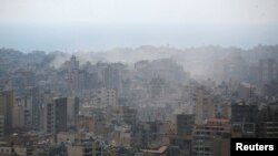 Дим здіймається над південними передмістями Бейрута після удару на тлі бойових дій між «Хезболлою» та ізраїльськими військами, Ліван, 29 вересня 2024 року.