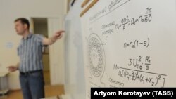 На лекции в Московском государственном техническом университете им. Н.Э. Баумана