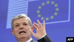 Тоніо Борґ на прес-конференції у Брюсселі, 13 лютого 2013 року