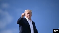 დონალდ ტრამპი შოტლანდიიდან აშშ-ში გამგზავრების წინ. 29 ივლისი, 2025 წელი