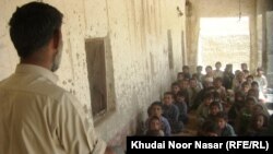 عبدالقادر مجرم لیکوال او شاعر هم دی