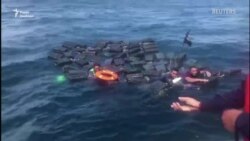 Рятівна доза: Наркоторговці дрейфували в океані на тонні кокаїну – відео Рятівна доза: Наркоторговці дрейфували в океані на тонні кокаїну – відео