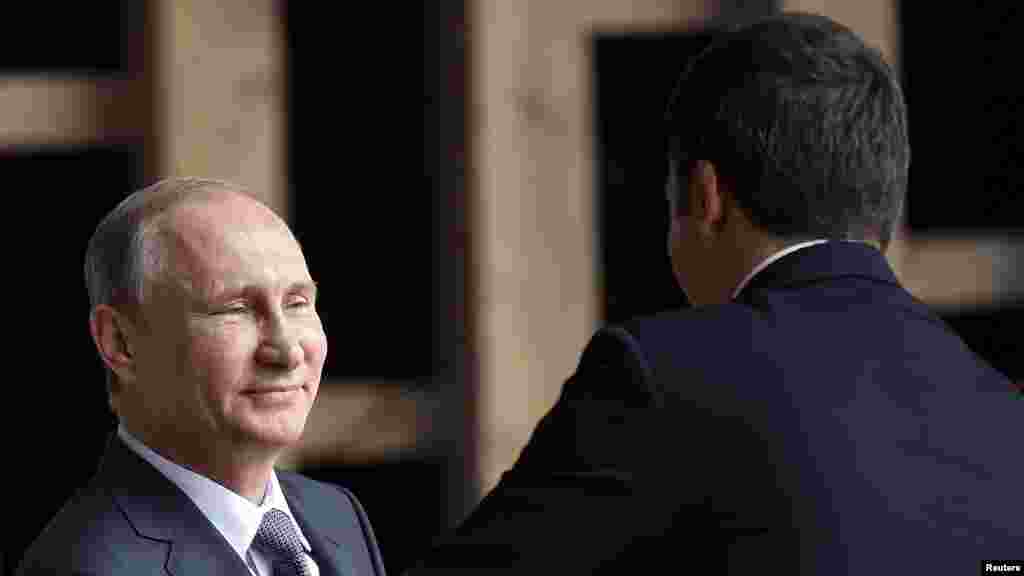 Президент России Владимир Путин и премьер-министр Италии Маттео Ренци на выставке "Экспо-2015"