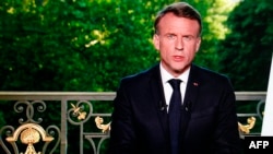 За словами Макрона, голосування відбудеться у два тури 30 червня і 7 липня.