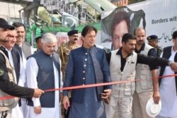 وزیراعظم عمران خان د تورخم لارې ۲۴ ساعته پرانیستو افتتاح کوي